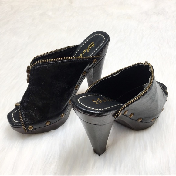 Yoki Sassy Black Platform Heels Zipper Detail 5.5 - Picture 5 of 8